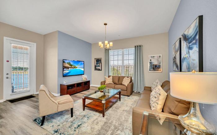 Lakeview Condo, Directly Next To Pool! *Near WDW*