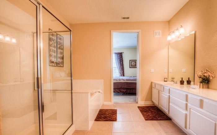 Luxurious Condo w/Private Balcony! AMAZING View