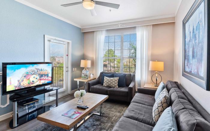 Modern Vista Cay Condo, near Universal Studios!