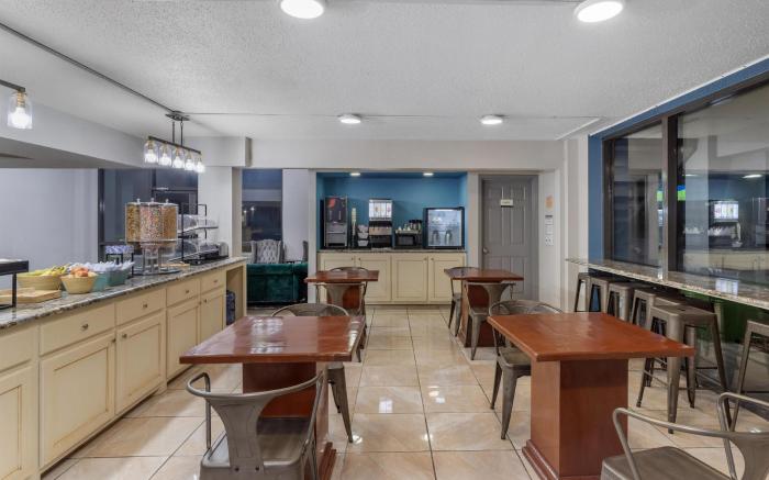 SureStay Studio by Best Western Victoria