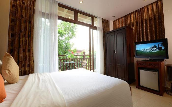 Artisan Lakeview Hotel