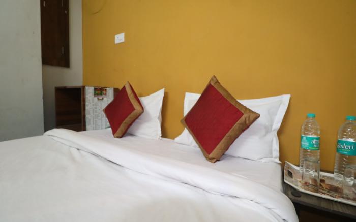 Divisha's Hotel Friends Inn