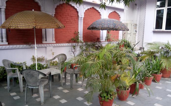 Hotel Chit Chat Palace