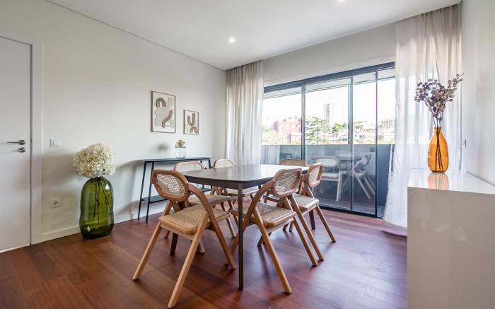 Nomad's Lux - 2BDR & Parking Flores Square Porto