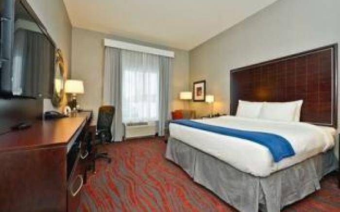 Holiday Inn Express & Suites Utica By IHG