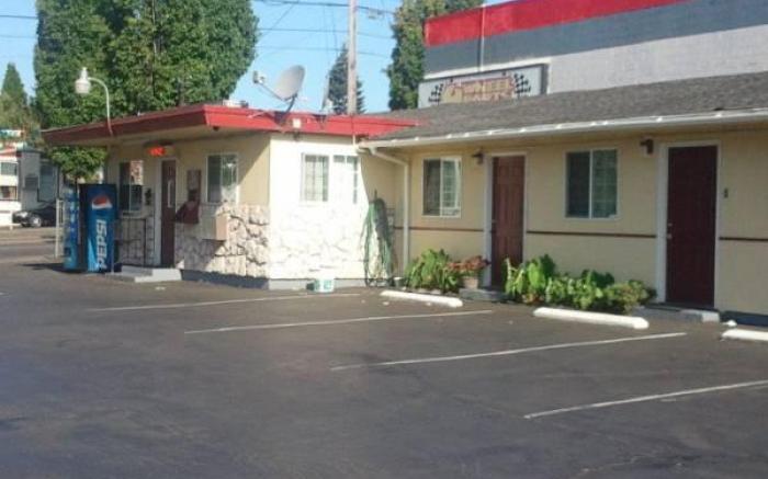 Aaron Motel