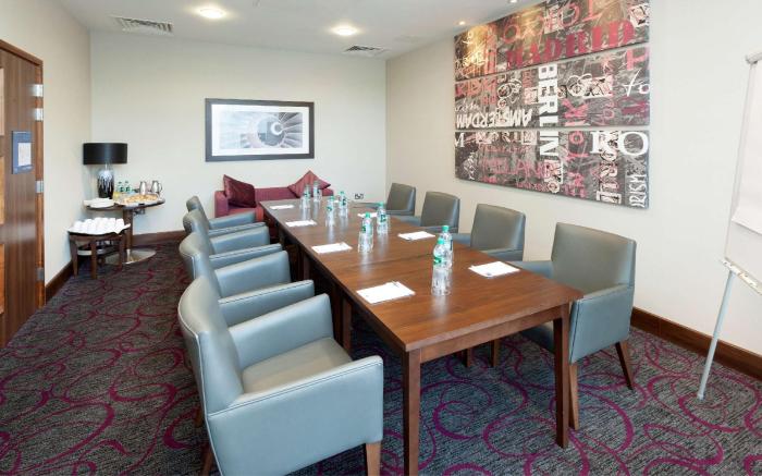 Hampton by Hilton London Luton Airport Hotel