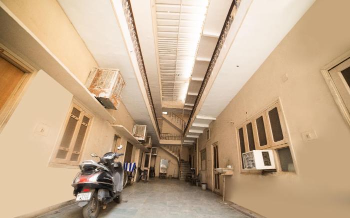Hotel Raj Guest House 