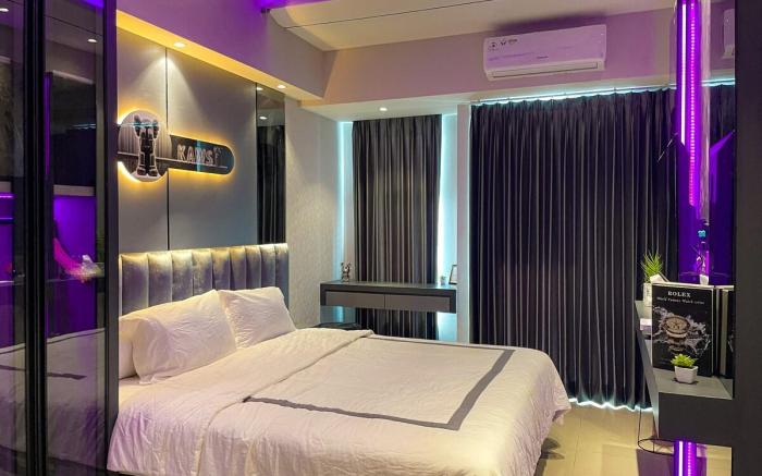 Monochrome La Casa IV at Anderson