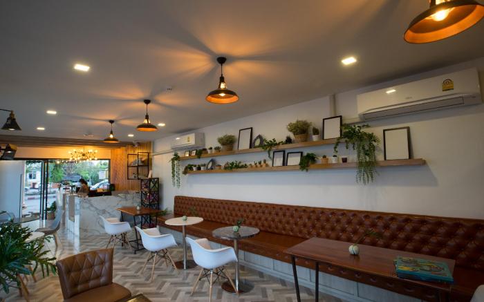 Le Light House & Hostel