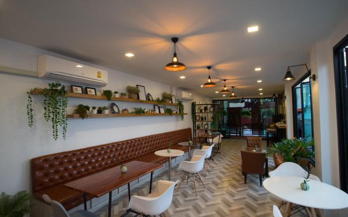 Le Light House & Hostel