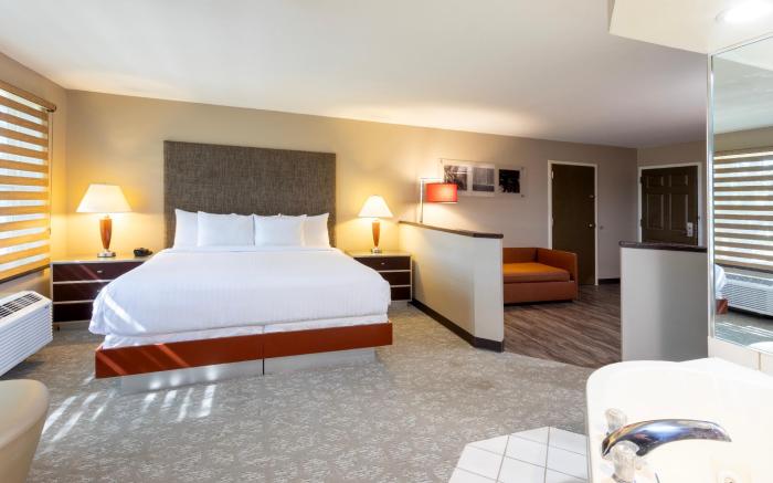 GRANDSTAY HOTEL & SUITES