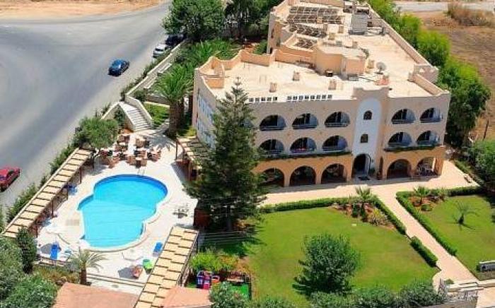 Karteros Hotel