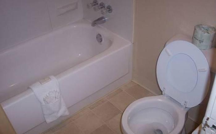 Red Carpet Inn (formerly Royal Inn)