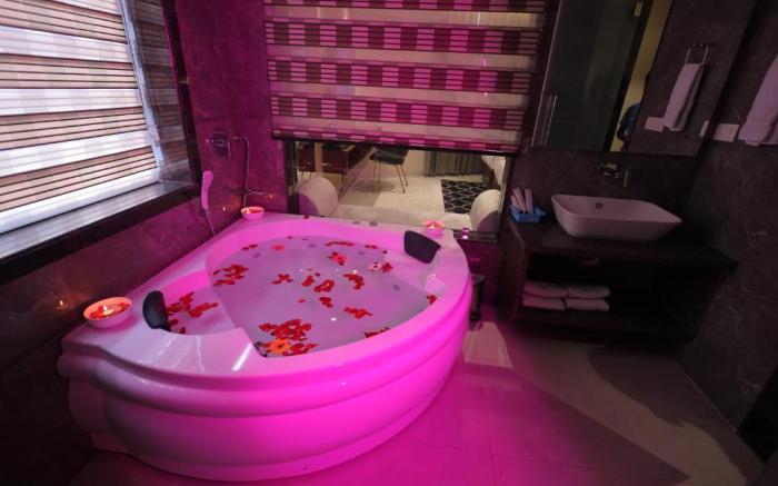 Hotel Taj Crown Plaza Near Taj Mahal Agra