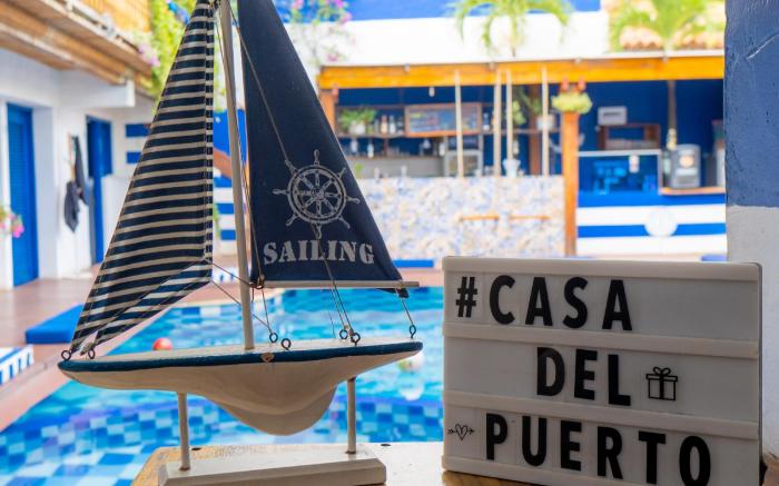 Casa del Puerto Hostel & Suites
