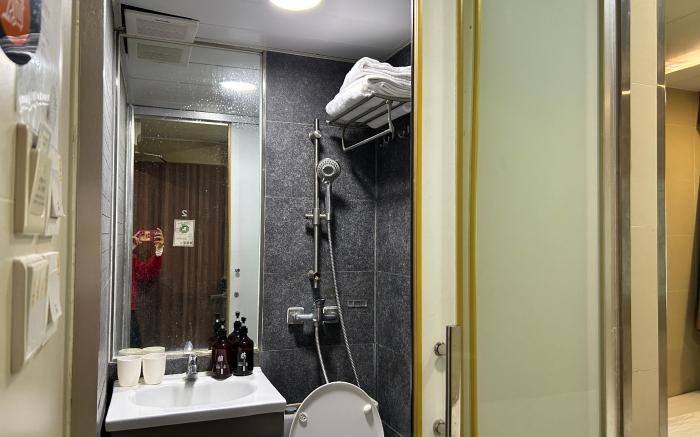 Mong Kok 地铁站  机场巴士直达 购物美食天堂 朗豪坊 信和中心