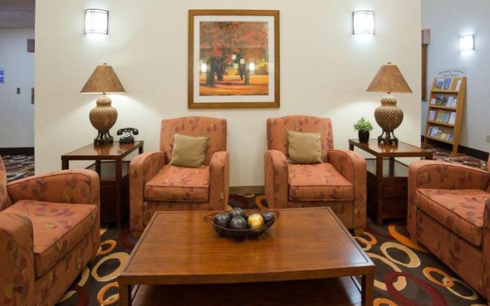 Holiday Inn Express & Suites Worthington By IHG