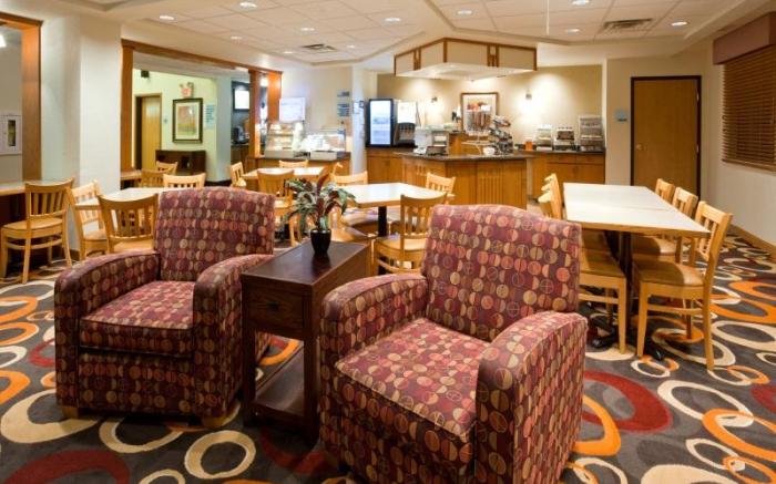 Holiday Inn Express & Suites Worthington By IHG