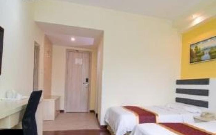 Super 8 Hotel Xiamen Train Station Holiday Mall Branch