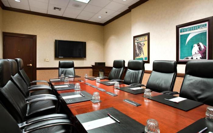 Doubletree By Hilton Wichita Airport Hotel