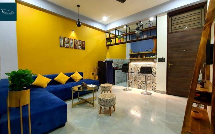 Golden House...by"ven a casa-home stays"