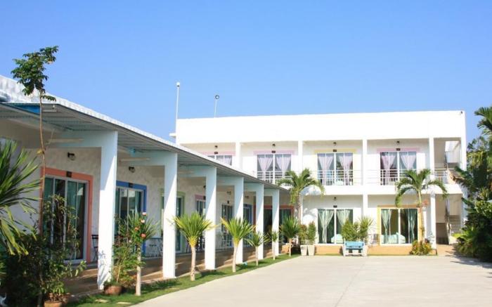 Baan Chom Jan Suan Phung