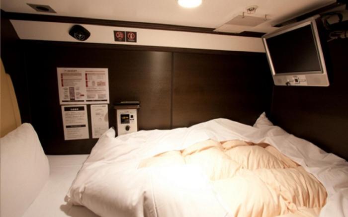 HEARTS Capsule Hotel & Spa Nakasu -Male only-