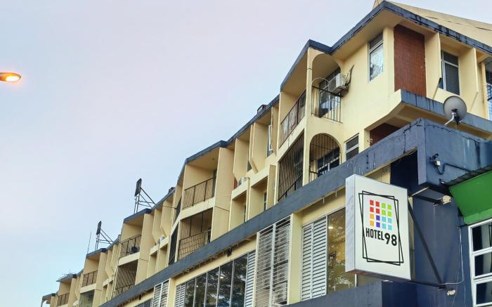 Hotel 98