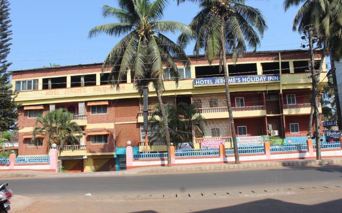 Hotel Jerome's Holiday Inn  