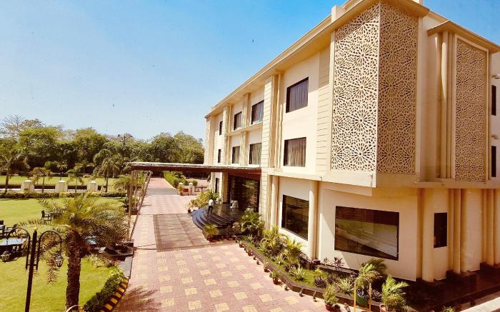 Mayur Hotel & Resort