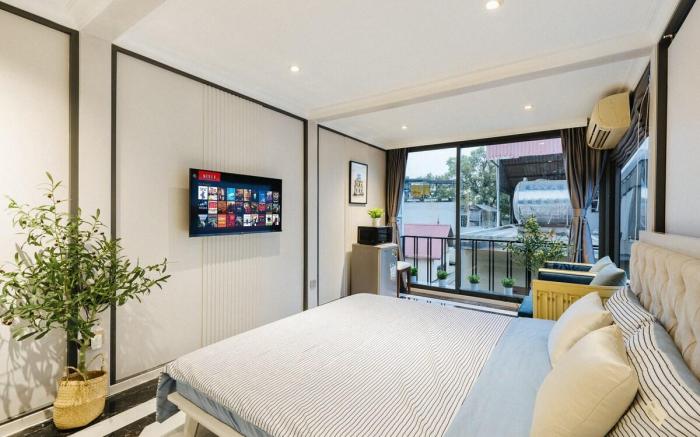 VietHOME-Trang Tien 6-Rooftop Apartment w. Balcony