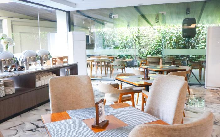 Front One Gosyen Hotel Salatiga