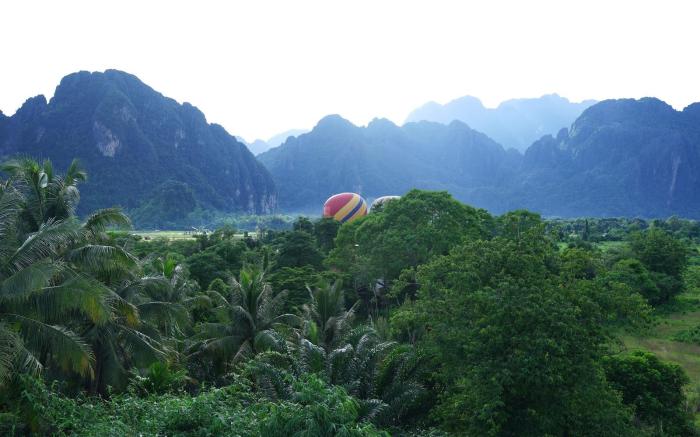 Mad Monkey  Vang Vieng