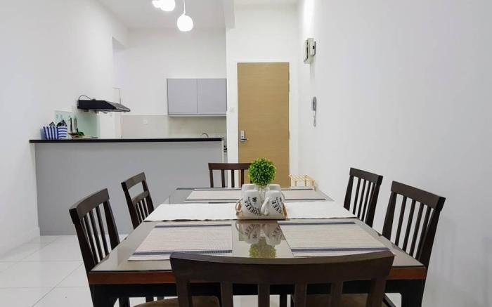 Puchong 11 Pax IOI Mall LRT Cozy Apartment Skypod