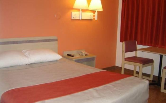 Home 6 Motel