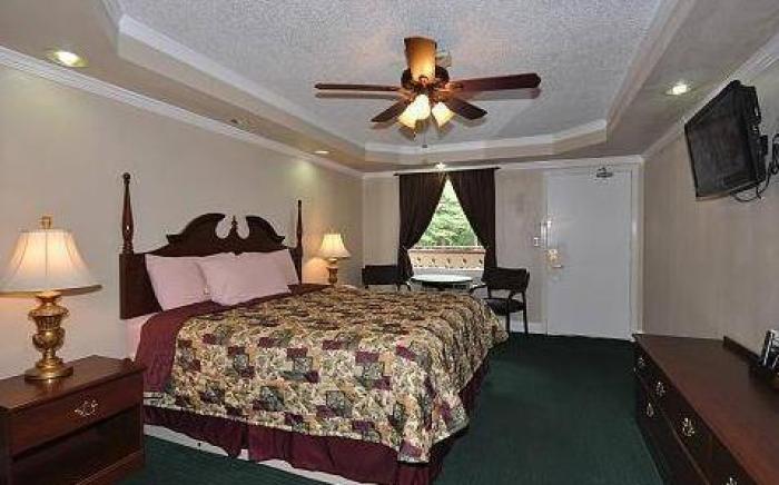 Riverbend Motel & Cabins