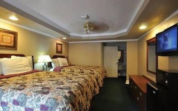 Riverbend Motel & Cabins