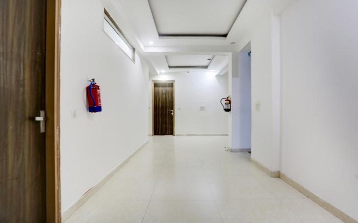 Super Townhouse Subhash Chowk Near Medanta Hospital Formerly L B Residency