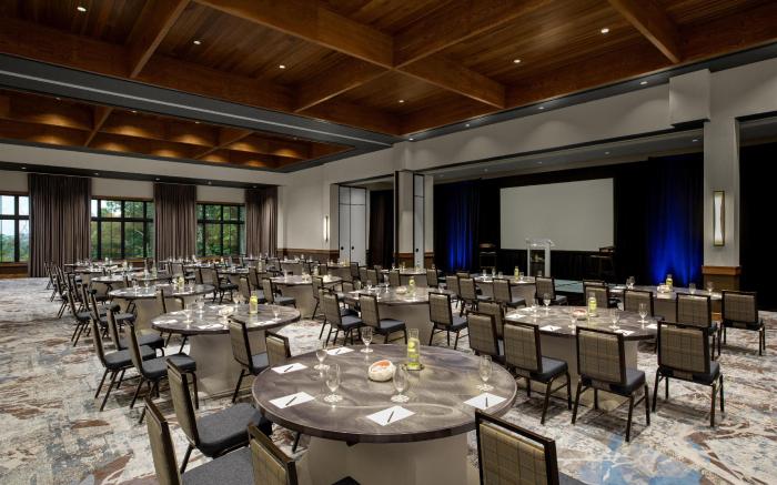 Cloudland at McLemore Resort Lookout Mountain, Curio by Hilton