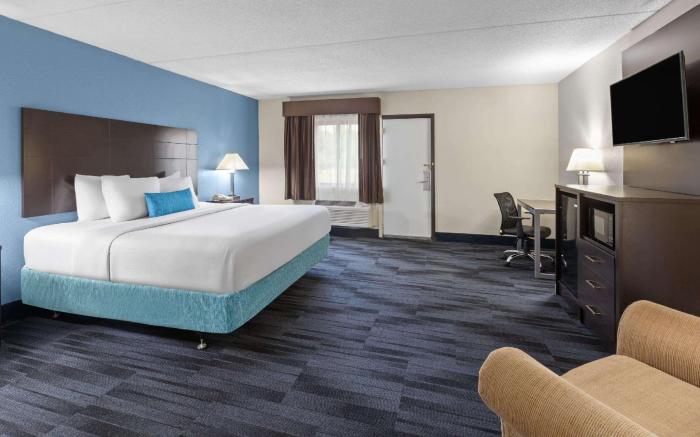 Baymont Inn and Suites by Wyndham Farmington, MO