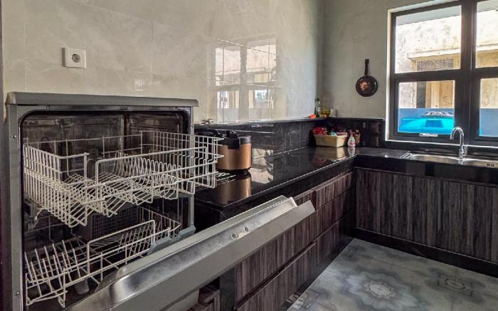 Monolog at Nagoya Valley (4BR Private Pool Villa)