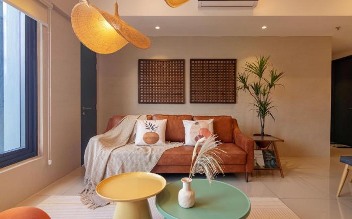 Oxford, 3BR Stunning Seaview Designer Condo by ALV