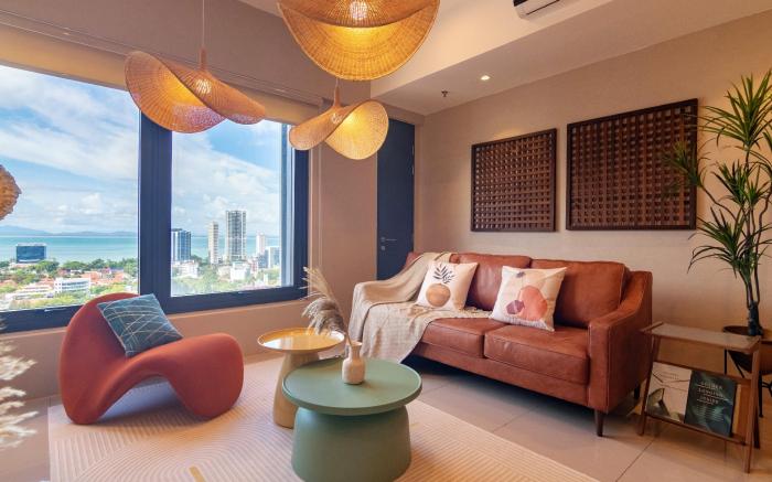 Oxford, 3BR Stunning Seaview Designer Condo by ALV