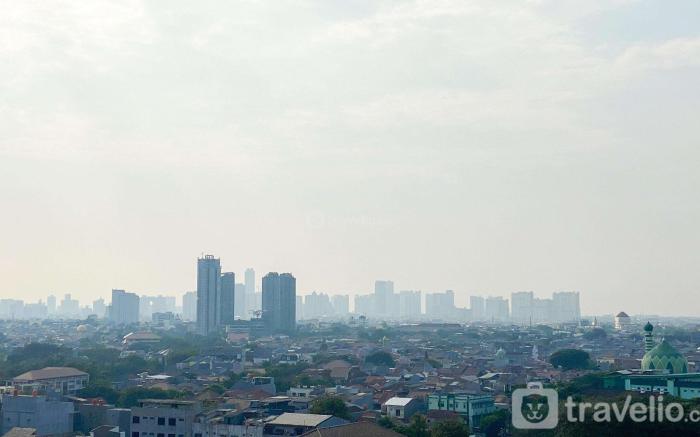 Good Deal 1BR Green Pramuka near Mall By Travelio