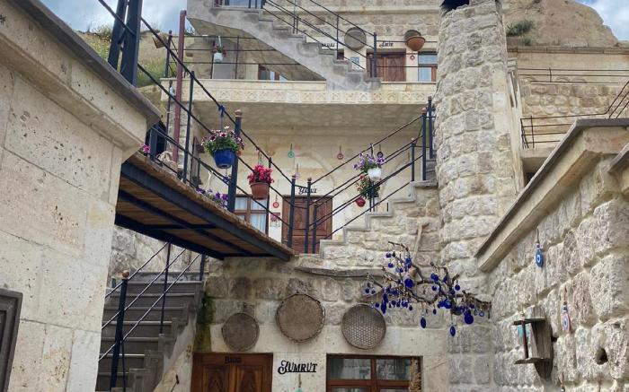 Bayar Cave Suites