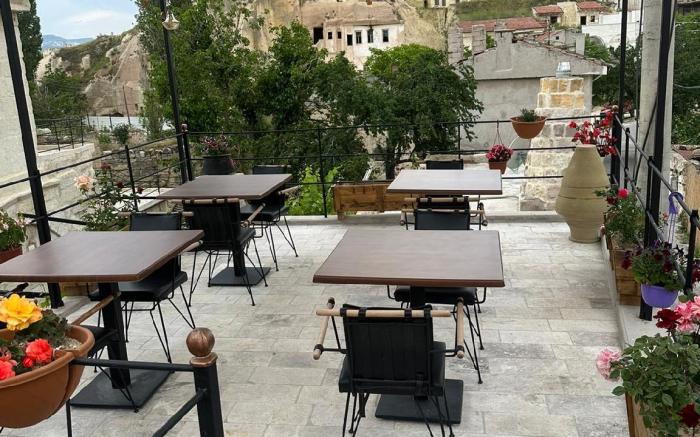 Bayar Cave Suites