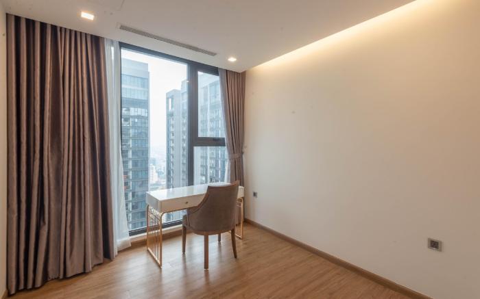 LeO Housing 3BR Vinhomes Metropolis in Ba Dinh