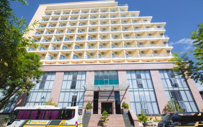 AD41 HOTEL HUE (CITY & RIVER VIEW)