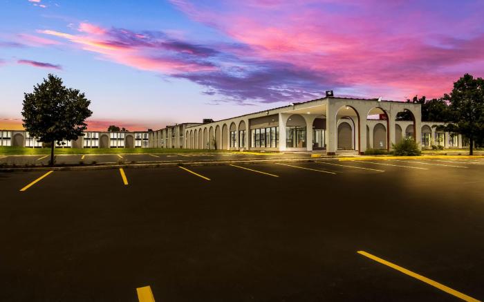 Red Roof Inn & Conference Center Chicago - N Aurora/ Naperville